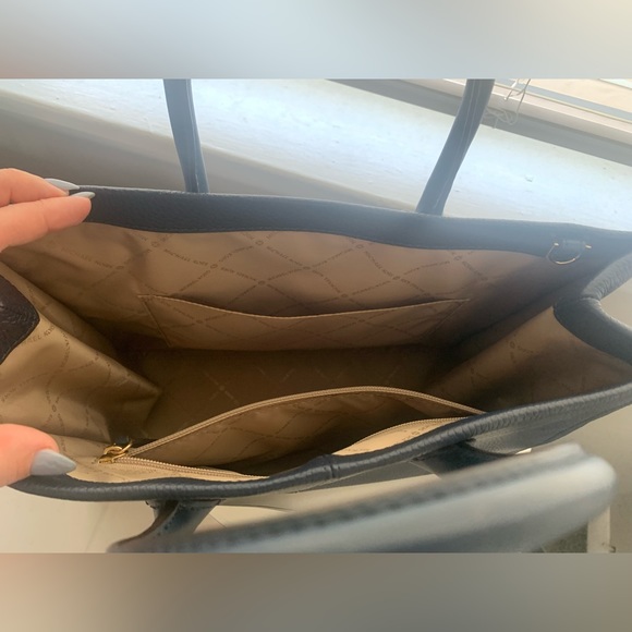 navy michael kors tote bag - Picture 3 of 3